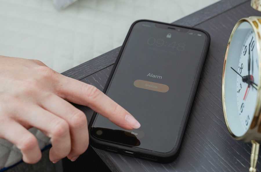 7 Steps to Set an Alarm on Your Phone